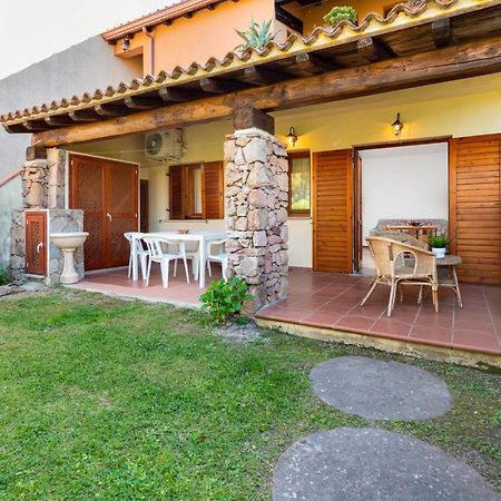 Holiday House Li Piri San Teodoro  Exteriör bild